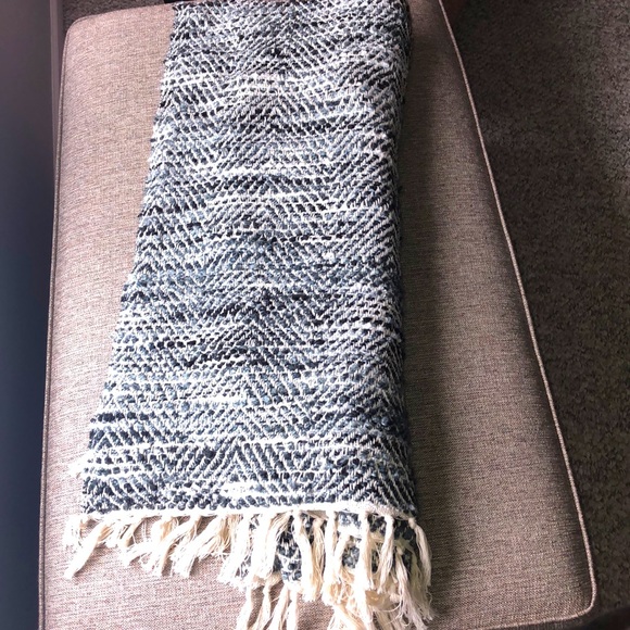 Throw - Picture 10 of 11